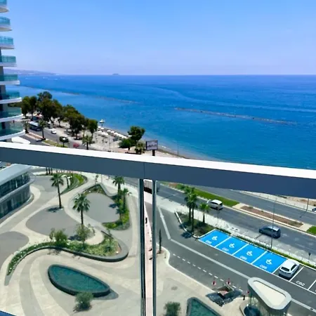 Del Mar Beachfront Boutique Apartment